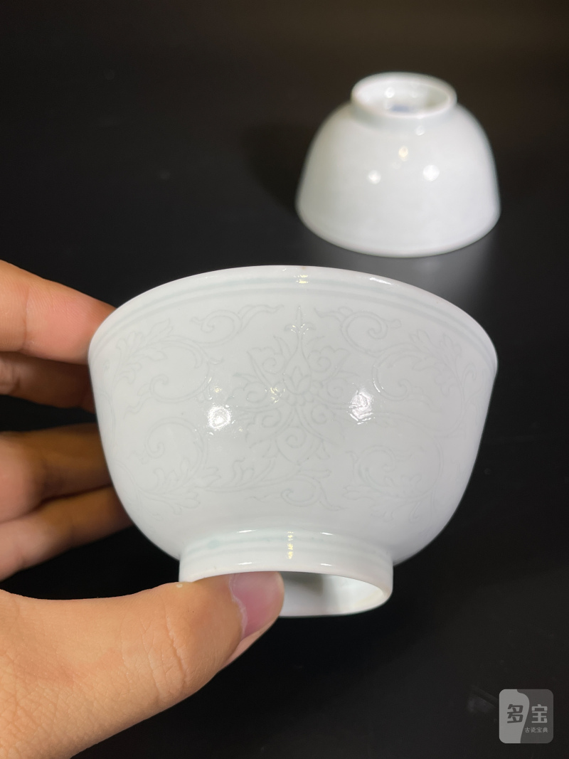 清乾隆 白釉暗刻花卉纹茶圆一对 - 图3